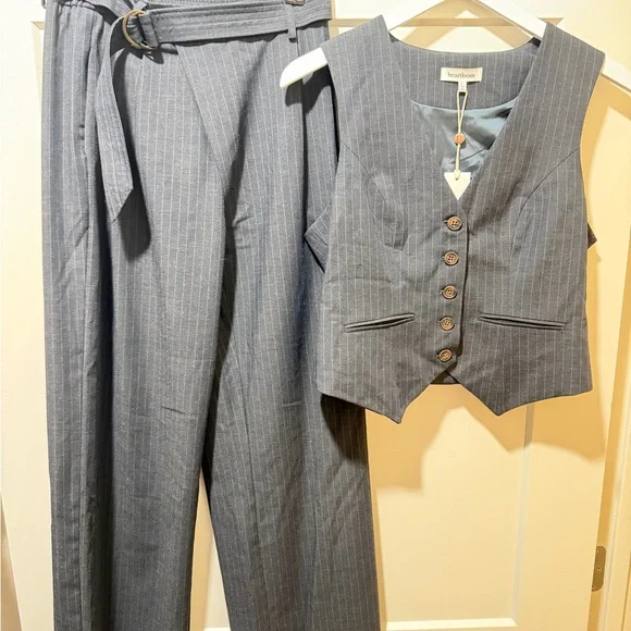 Heartloom Navy Pinstripe Vest and High-Waist Trousers Set - Picture 3 of 6